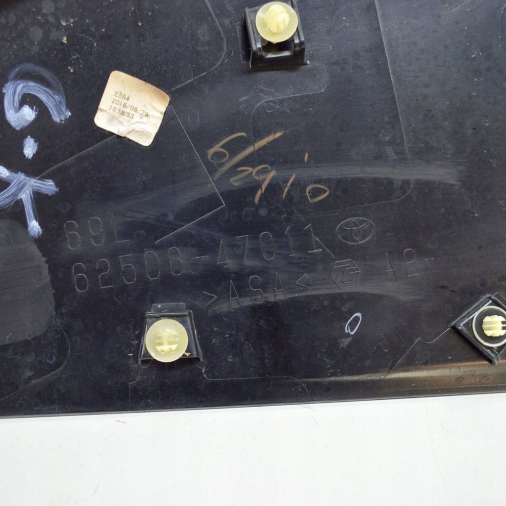 фото №7, Toyota prius xw50 2016 молдинг / накладка na крыло передний