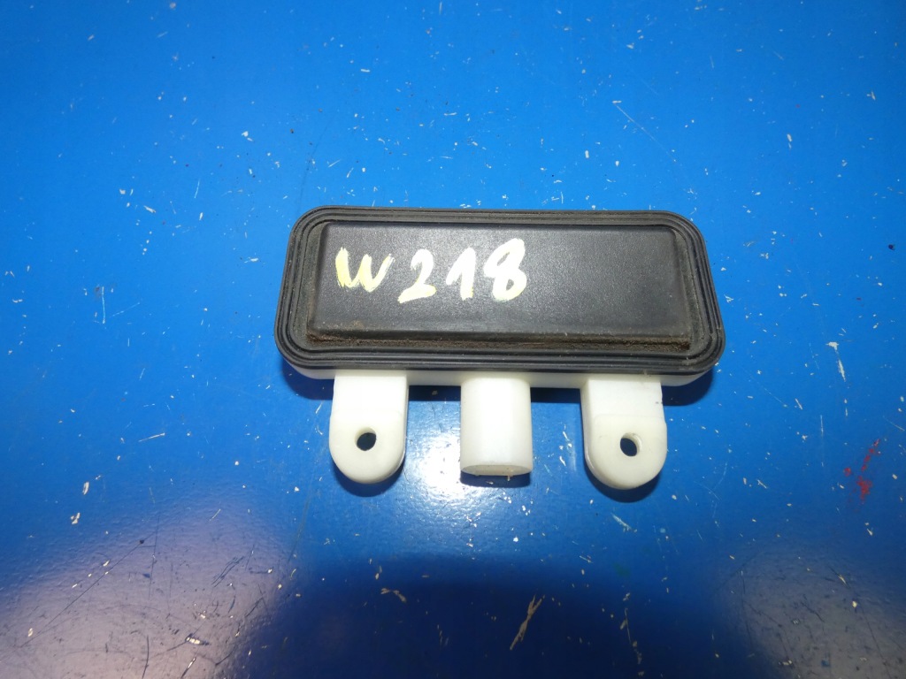 фото №1, Mercedes cls w218 s w221 микровыключатель кнопка крышки