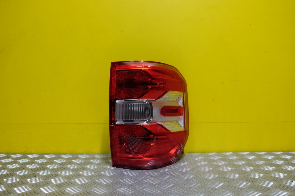 фото №1, Ford maverick 2022- лампа задняя правая задняя usa