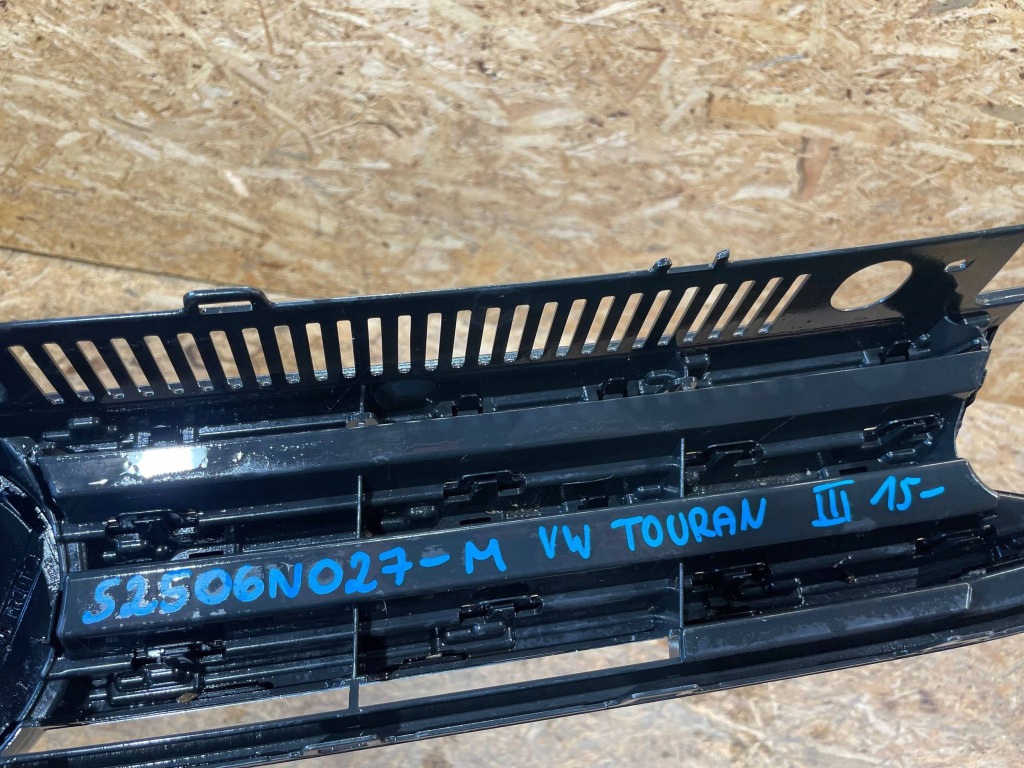 Vw touran 2 2 3 3 15- решетка  решётка средняя бампера передок Цена