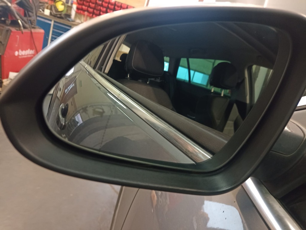 фото №1, Opel insignia a вкладыш зеркало левый ассистент