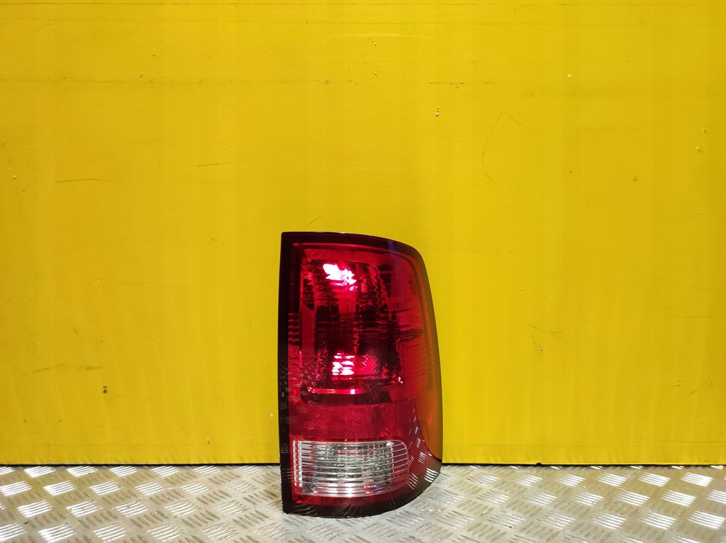 фото №1, Dodge ram 1500 2009- лампа задня права задня usa