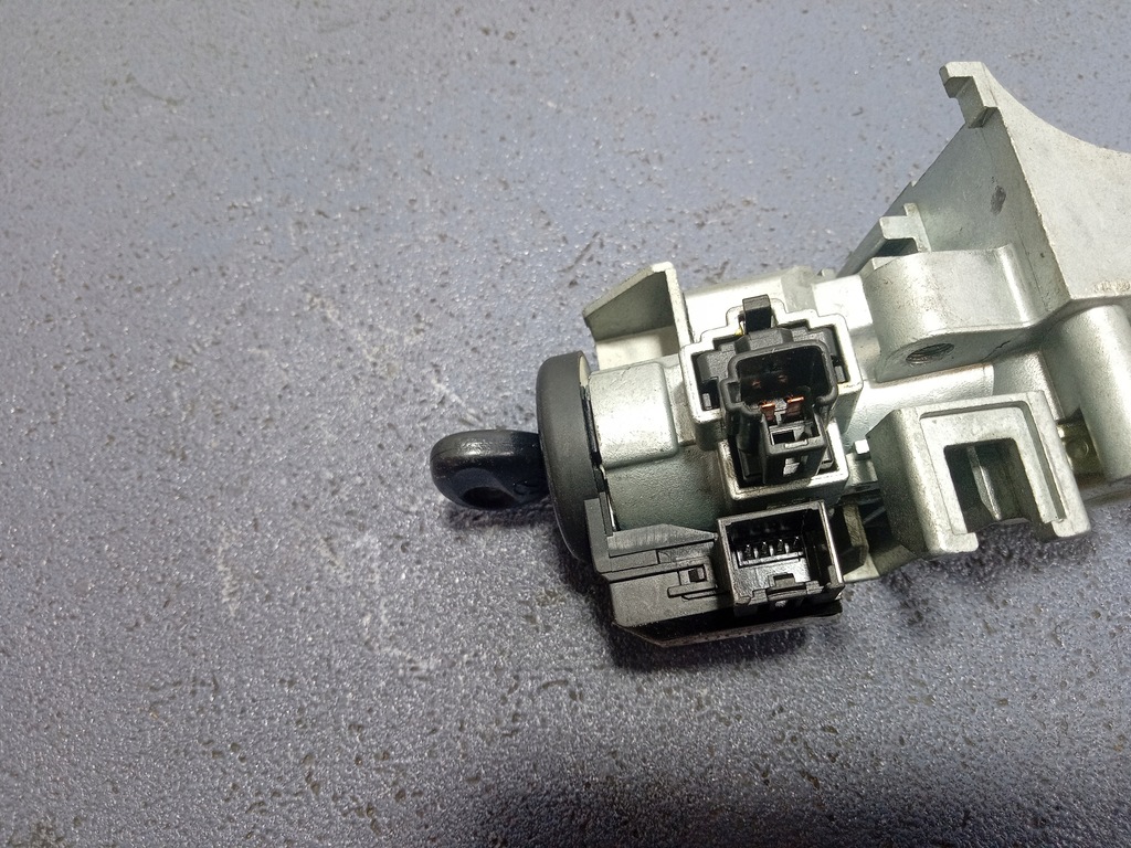 фото №6, Mazda 2 ii замок зажигания с ключ gj6a 66 938a