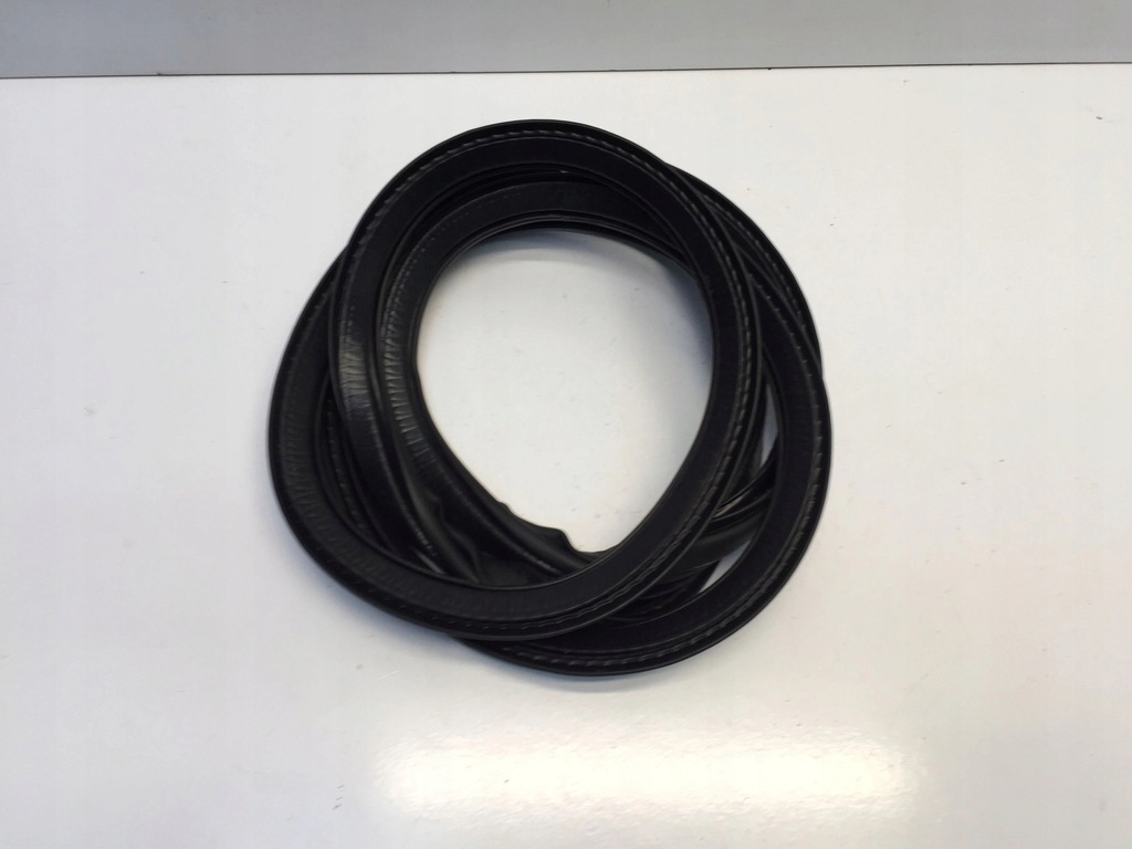 фото №1, Volvo xc40 прокладка кузовная дверь правый задняя