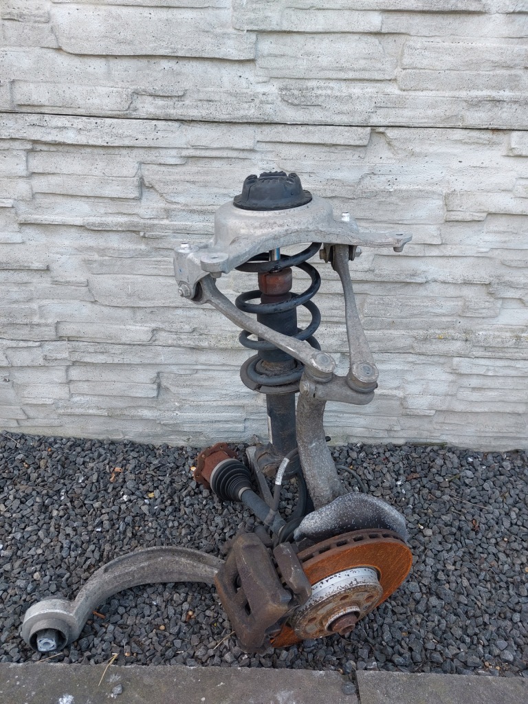 фото №1, A4 8k a5 8t macpherson поворотный кулак правый перед