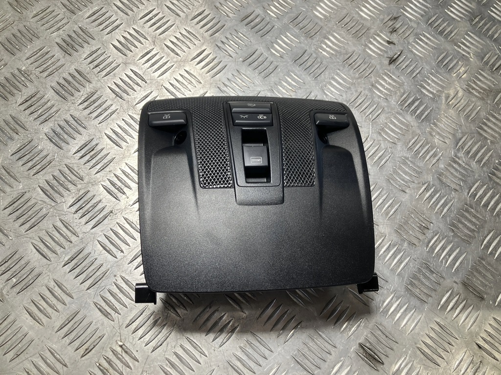 фото №1, Освітлення кабіни перед лампа mercedes cla w117 amg