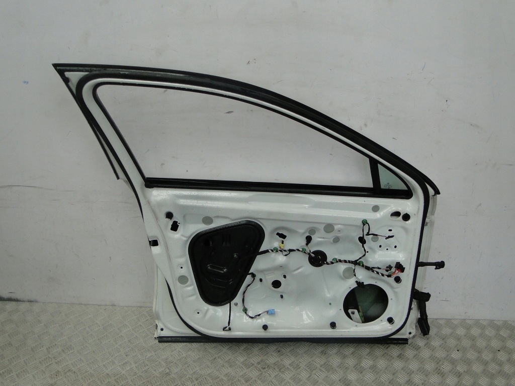 Дверь левый перед vw passat b8 3g 3g0 lc9a Недорого