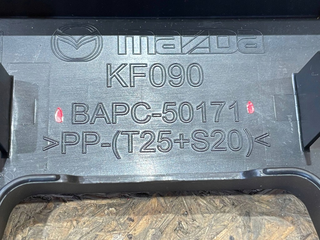 фото №8, Mazda 6 gj iii 3 lift 15-18 молдинг подкладка pod номерной знак бампер перед