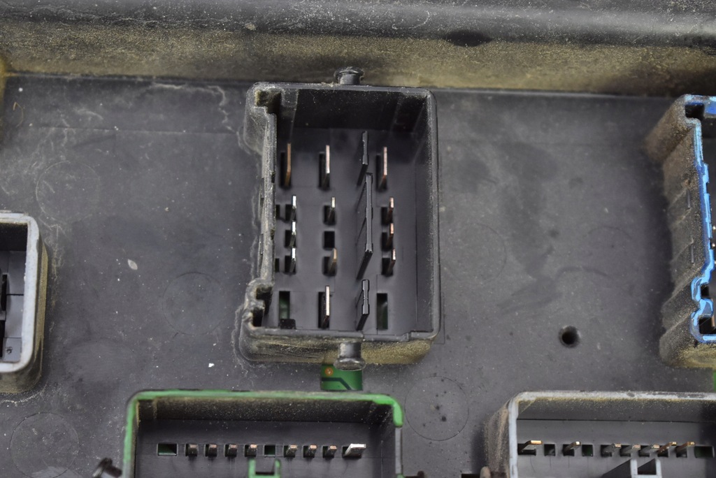 фото №9, Коробка предохранителей p04692028ah chrysler 300 c 1 i 3.5 v6 249 km 04-10