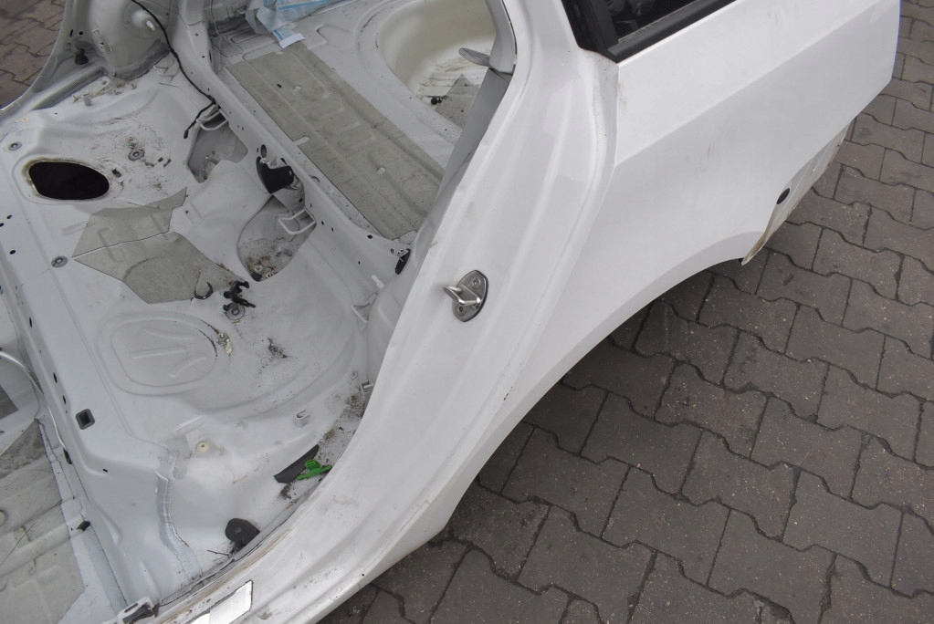 Четвертина крило лівий правий задній лонжерон стовпчик  поріг skoda octavia 3 Доставка