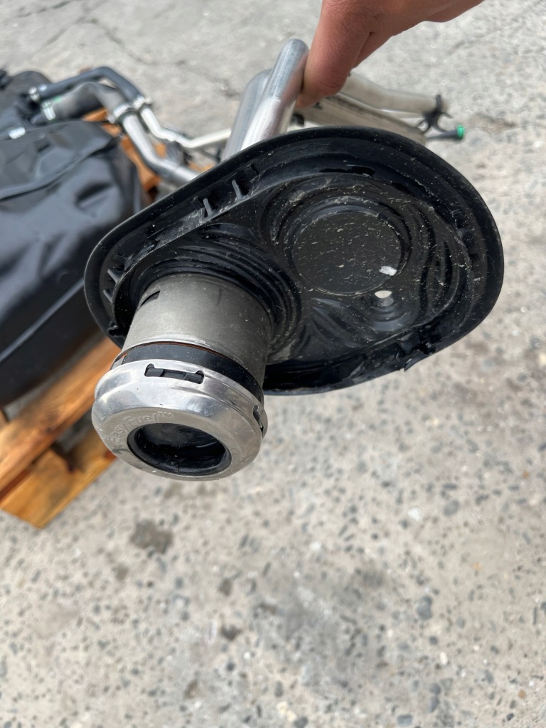 фото №9, Ford transit courier 1.0 ecoboost bak бак топлива оригинал