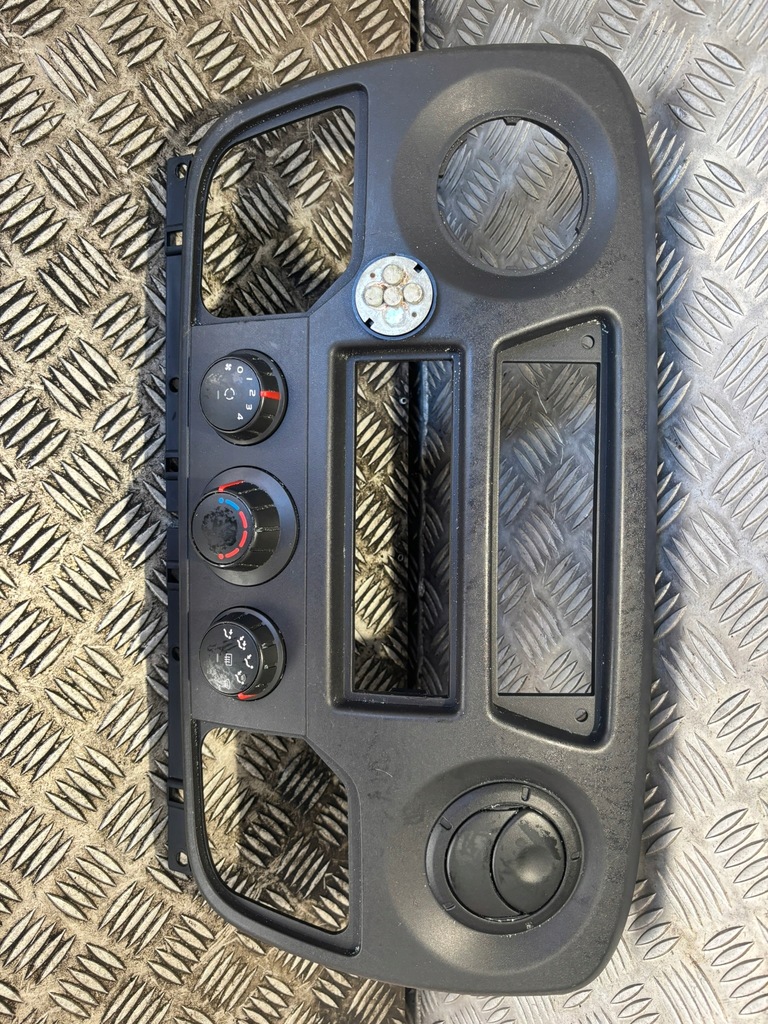 фото №1, Renault master iii панель обдув рамка 275700007r