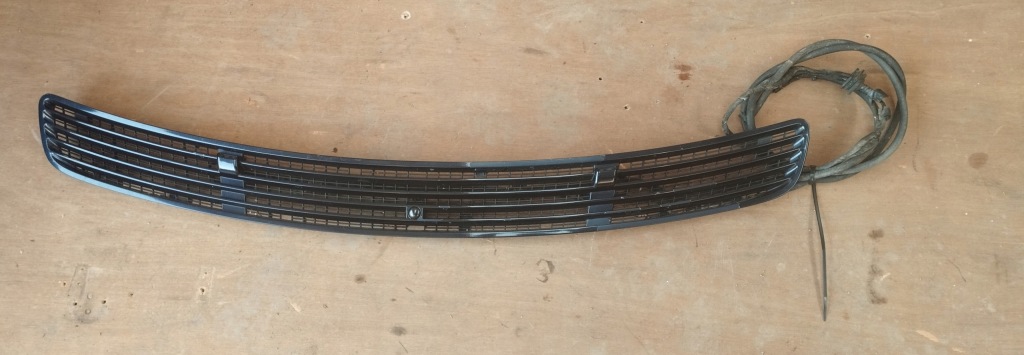 фото №1, Mercedes w203 решётка впуск воздуха капот a2038800205