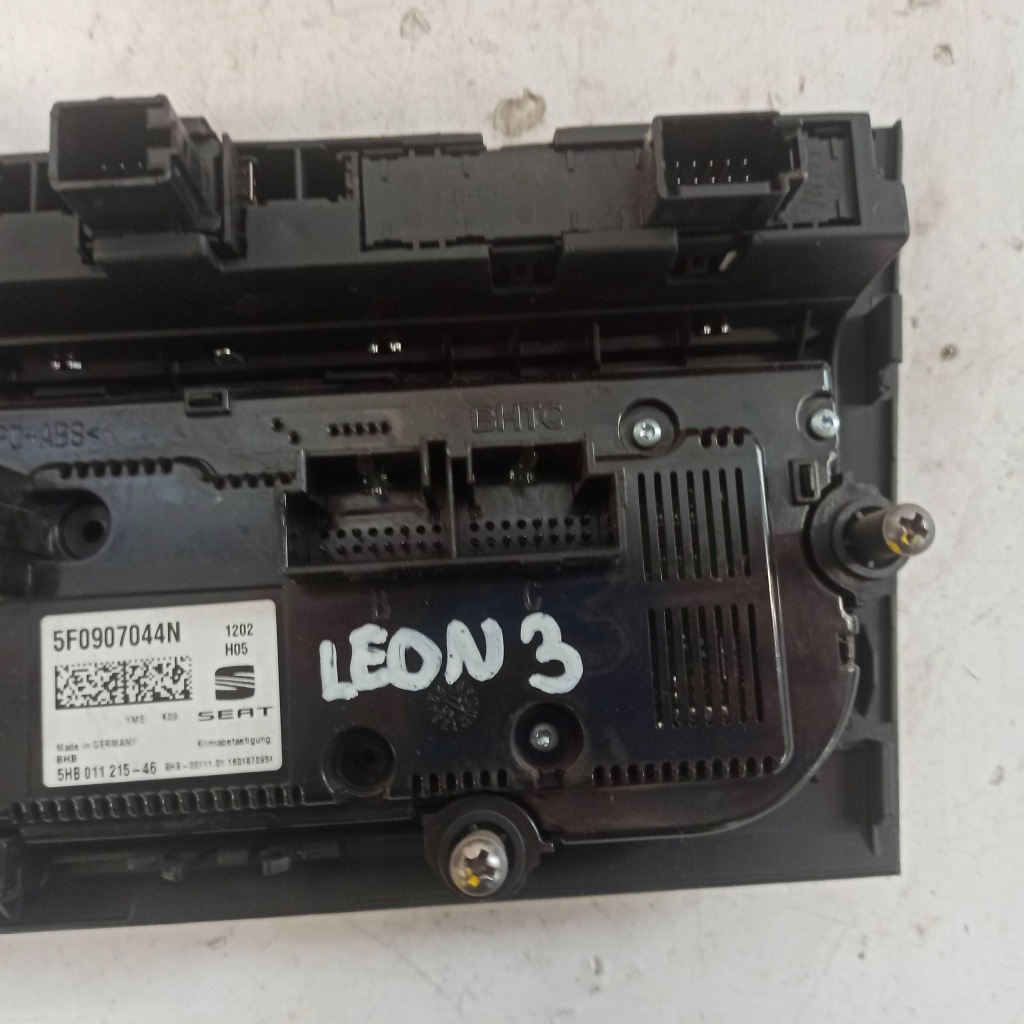 Seat leon 3 панель обдув кондиціонера 5f0907044n в Україні