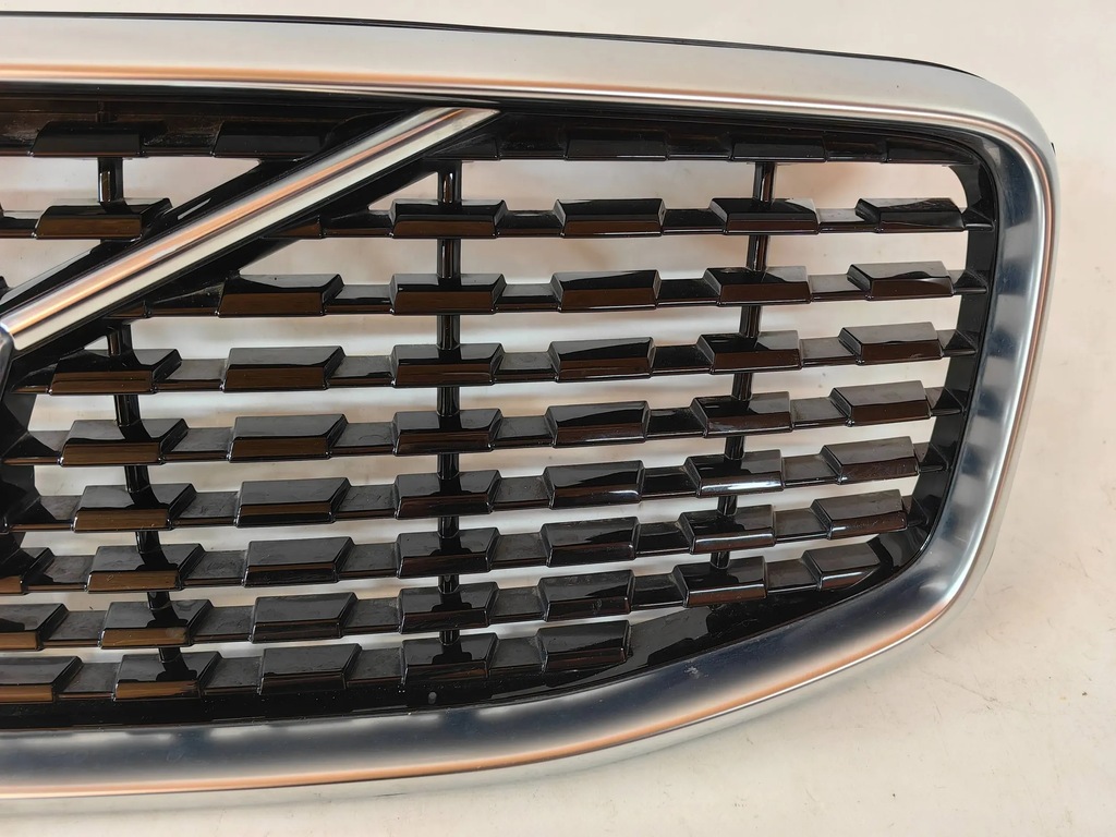 фото №7, Volvo xc60 ii r-design - решітка радіатора, решітка радіатора бампера polecam
