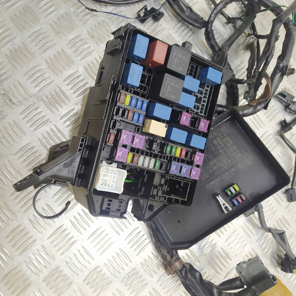 фото №7, Suzuki vitara iii коробка корпус предохранителей 1.6 ddis