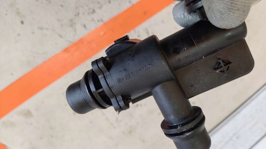 фото №4, Mercedes w205 патрубок клапан wody