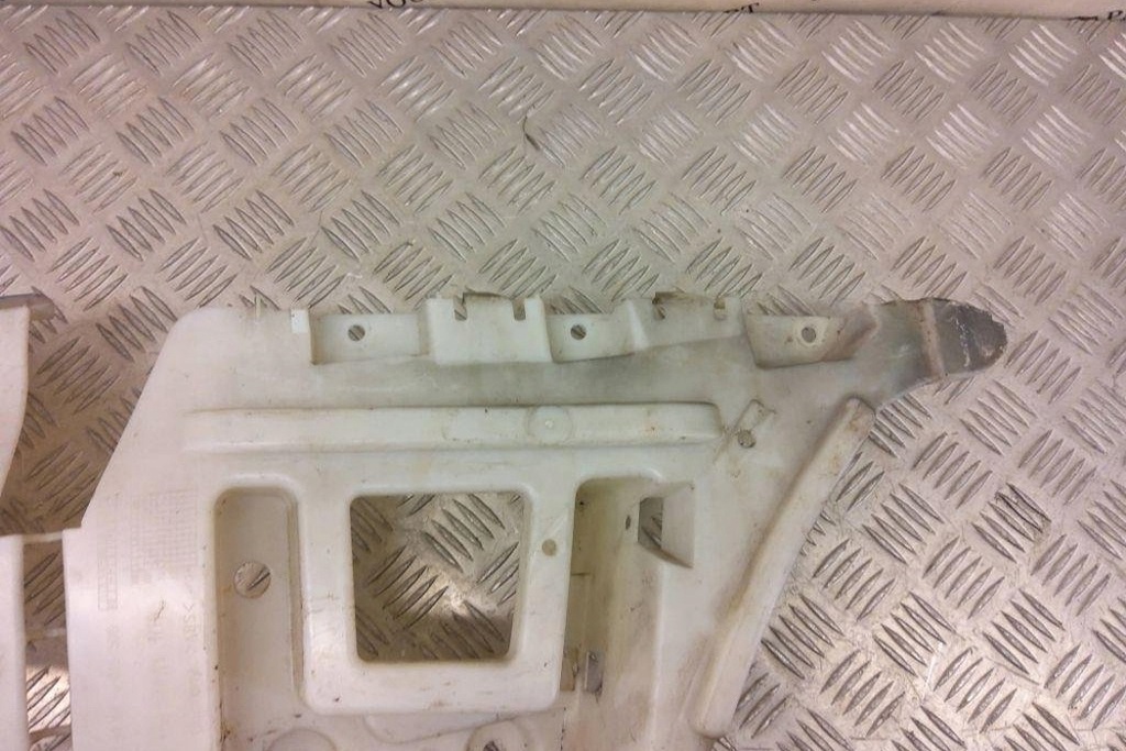 фото №9, Правий напрямна заднього бампера bmw 1 coupe e82 8045308 2.0l дизель 2010