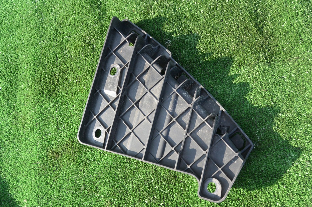 фото №8, Напрямна кронштейн лампи правий лівий перед maserati ghibli iii