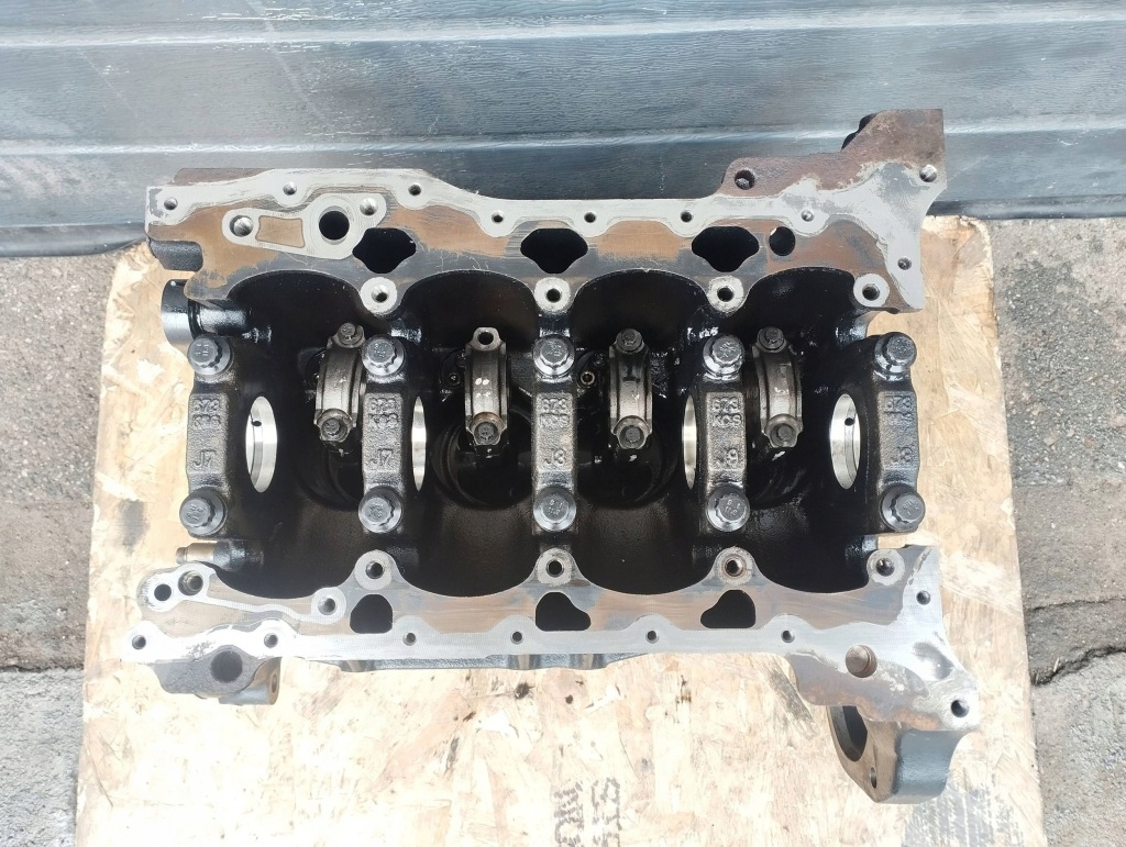 Блок двигателя низ  поршни ssangyong tivoli 1.6d e-xdi d16dtf Доставка