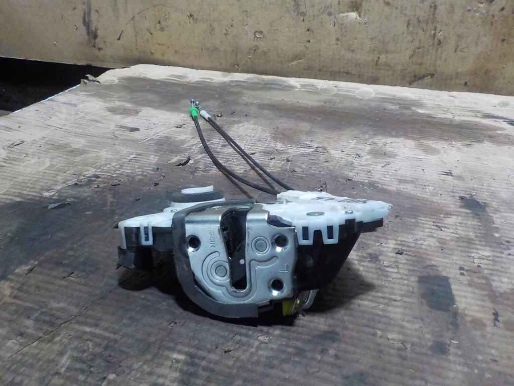 фото №1, Замок двері лівий перед toyota yaris ii 1.4 d4d