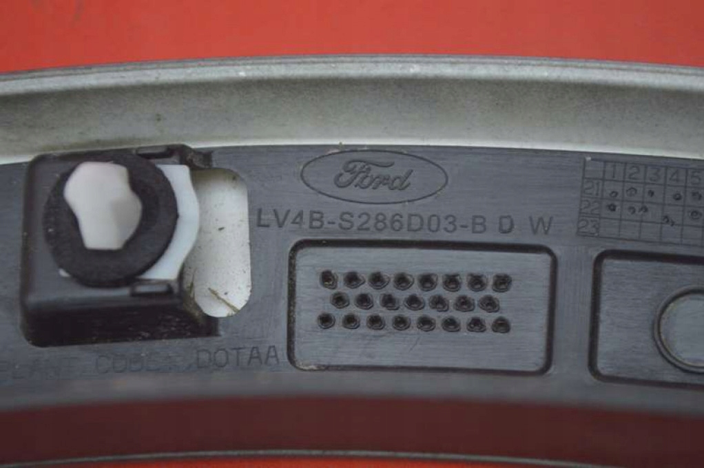 фото №12, Молдинг крила лівий задня czarna lv4b-s286d03-b ford kuga 3 iii mk3 st-line