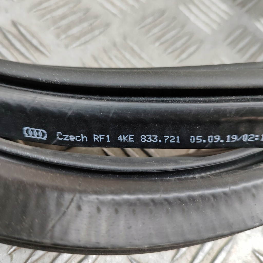 фото №7, Audi e-tron 2019 левая сторона резиновый прокладка дверь задних