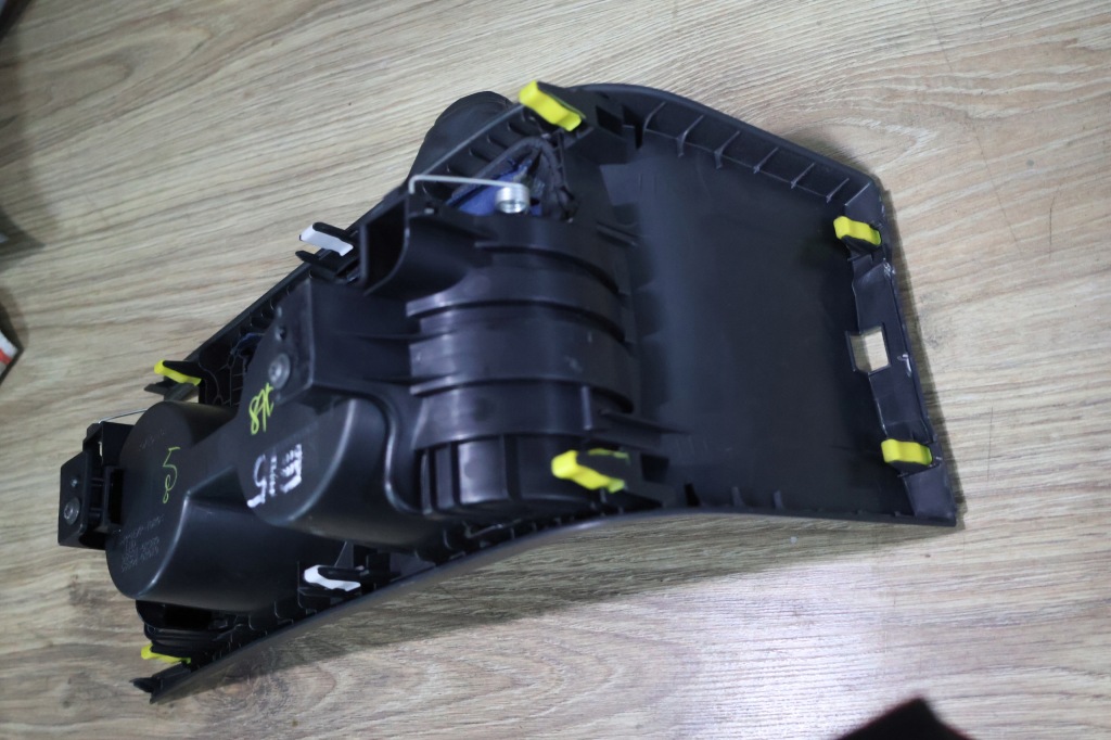 Toyota corolla e15 седан підсклянник тримач  на напої  бардачок чохол 7-13 Недорого