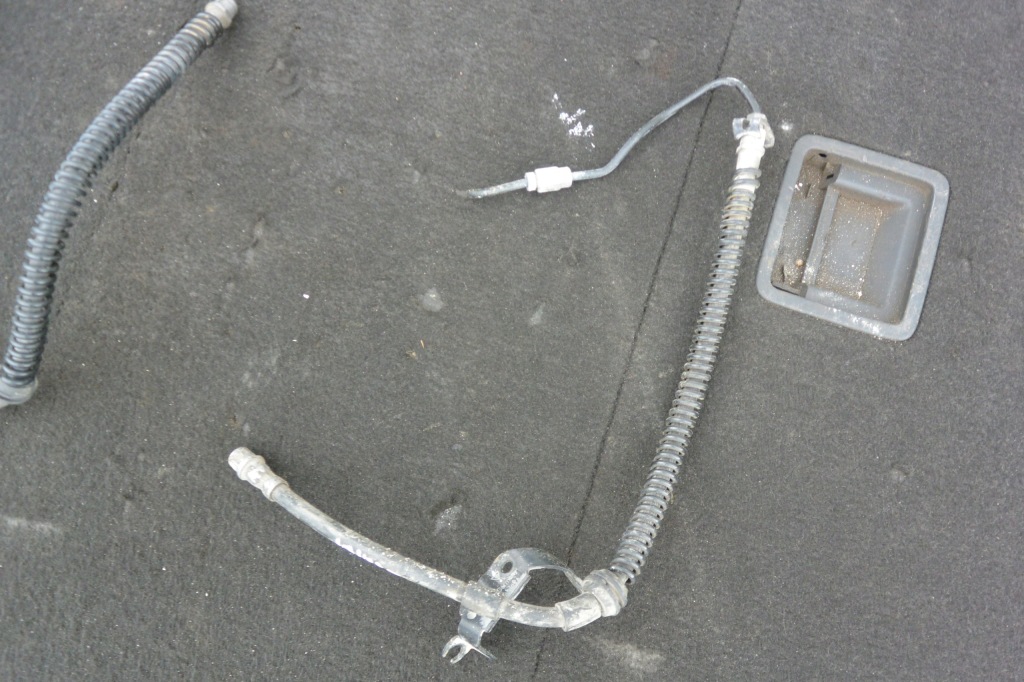 фото №4, Шланг гальмівний супорт перед правий лівий audi q7 4l vw touareg 7l