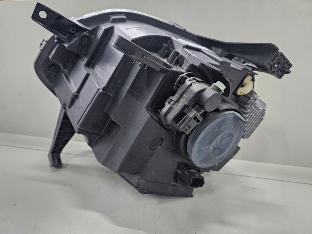 Купить Фара перед передняя правый  renault twingo 3 3 рестайлинг  260105001r