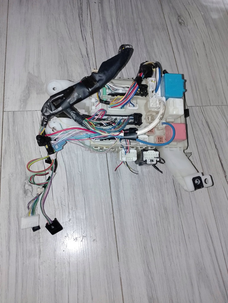 фото №1, Коробка предохранителей bsi toyota verso