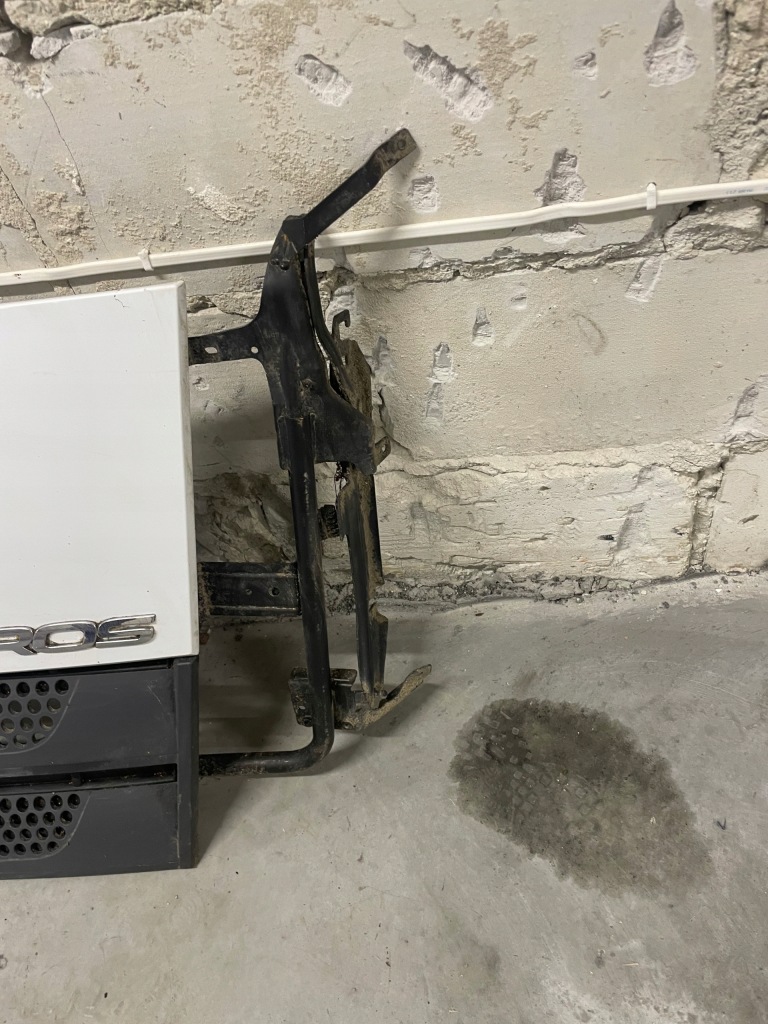 Капот решётка радиатора решётка радиатора крепления mercedes actros mp4 с Разборки