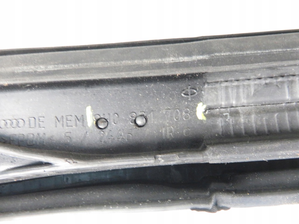 фото №7, Прокладка дверь правая audi a4 b7 8h0831708