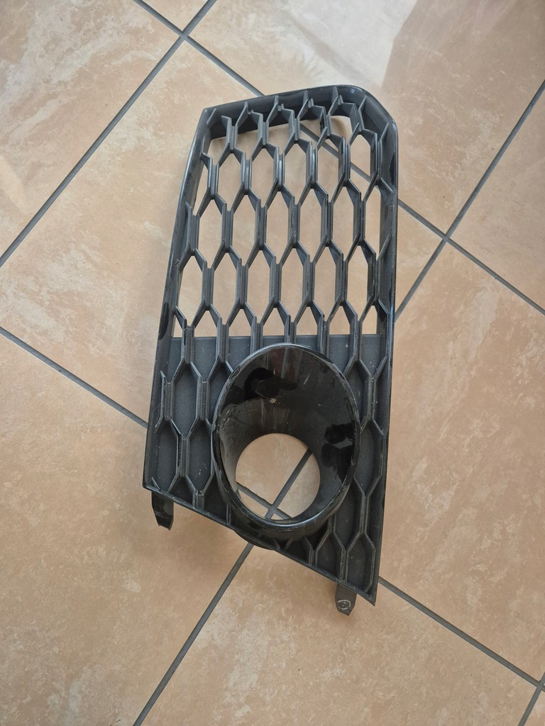 фото №1, Audi rs6 c7 передня права решітка 4g0807246b