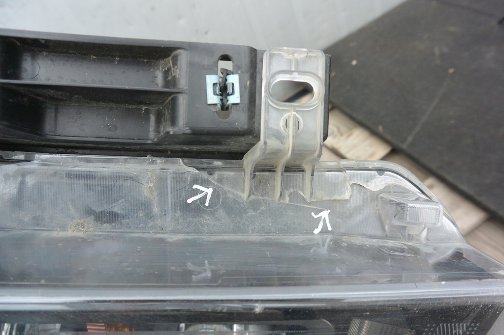 фото №15, Лампа фара права led ford f150 21- r