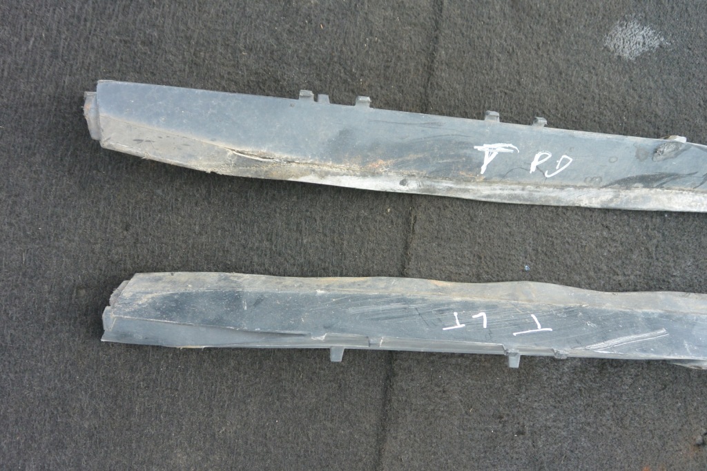 Молдинг бампера задня права ліва kpl tesla model s Недорого