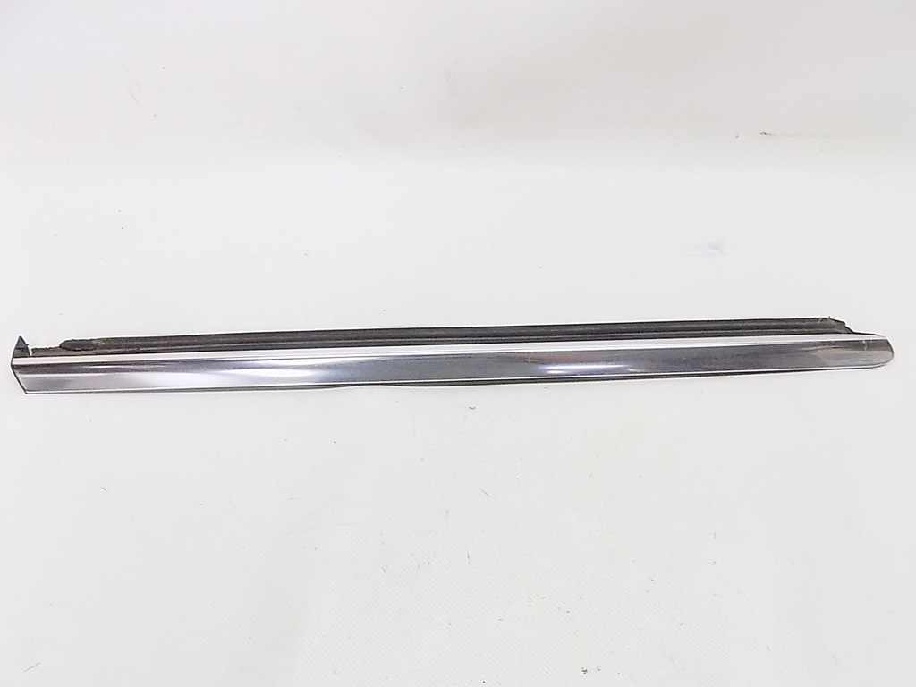 фото №1, Молдинг стекло кузовной левая mercedes r w251