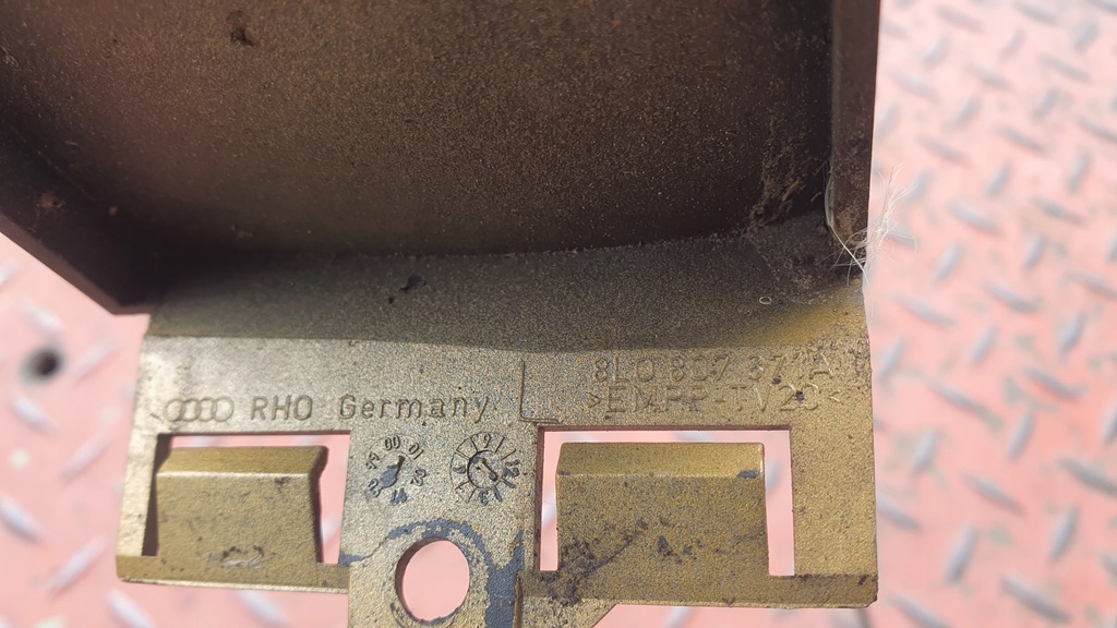 фото №6, Молдинг pod фара ліва задня 8l0807871a audi a3 8l 3d