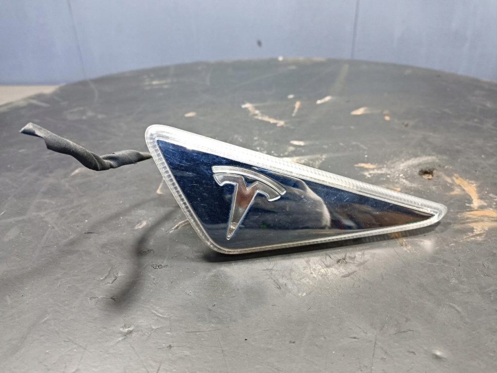 фото №2, Tesla model s поворотник перед лівий