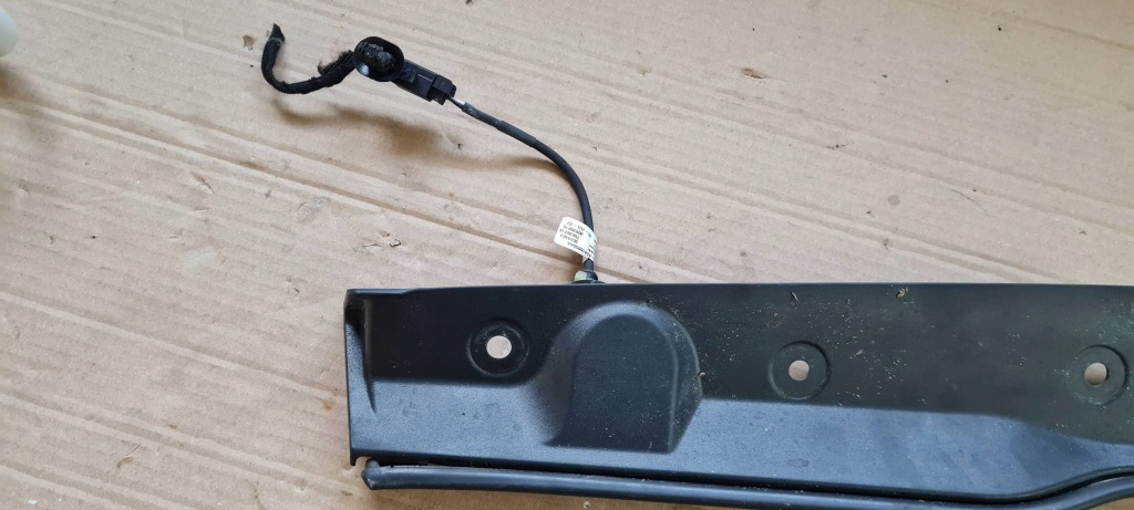 Купить Chrysler pacifica 2022 накладка крышки датчик молдинг левая задняя 68416655