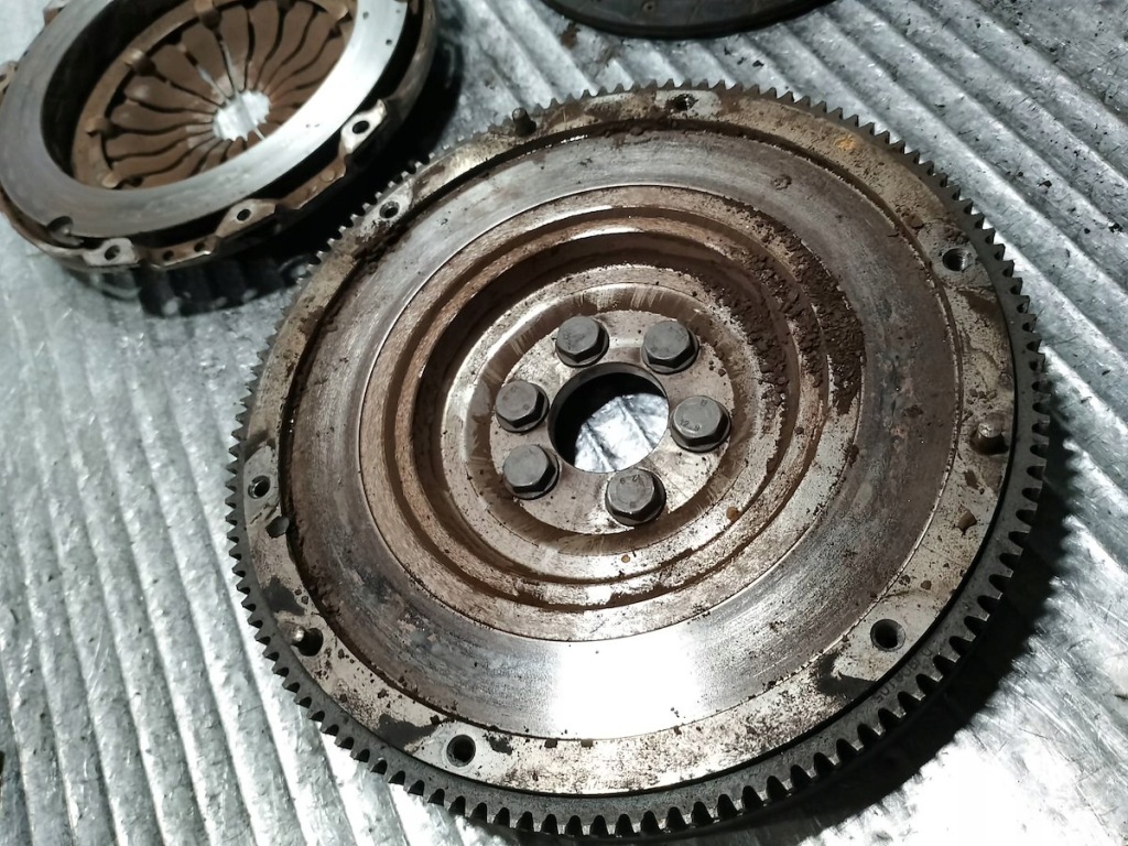 фото №8, Колесо маховик vw polo 9n lift 1.4 tdi 045105273d