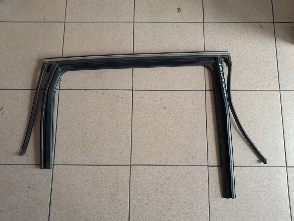 фото №1, Jeep cherokee kl v 2013-18r молдинг дверь рамка прокладка задняя правая хром