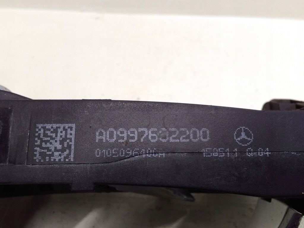 фото №6, Mercedes-benz c w205 2015 задняя сторона правая ручка наружная дверь задних