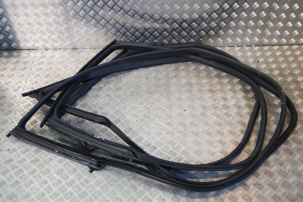 фото №1, Прокладка ущільнювачі двері задня maserati ghibli m157