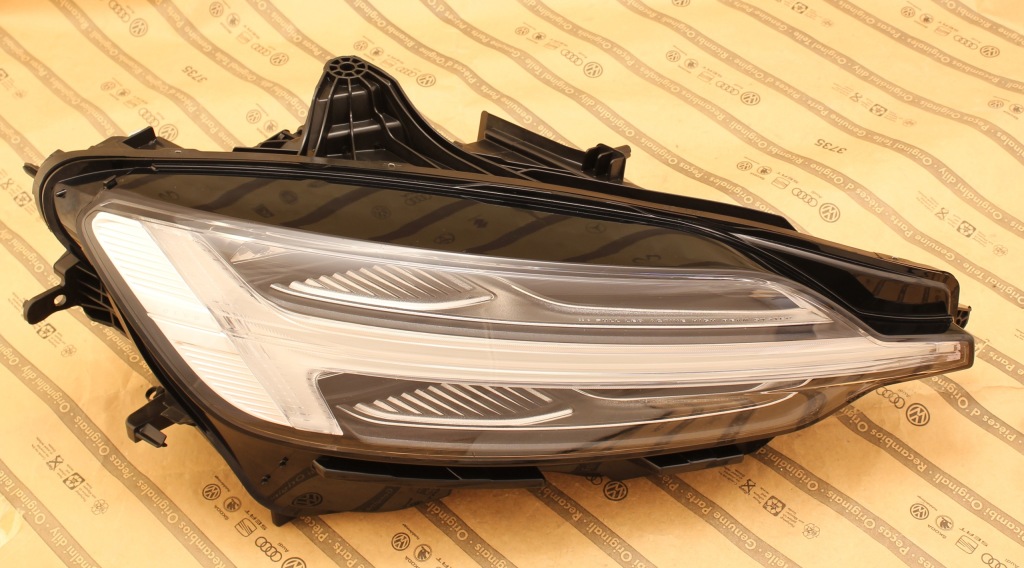 Купити Volvo v60 s60 3 iii 18+ лампа перед full led 32338997