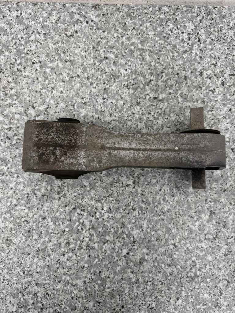 Кронштейн подушка двигуна bmw x1 f48 2015-2018 172768 2.0 d в Україні