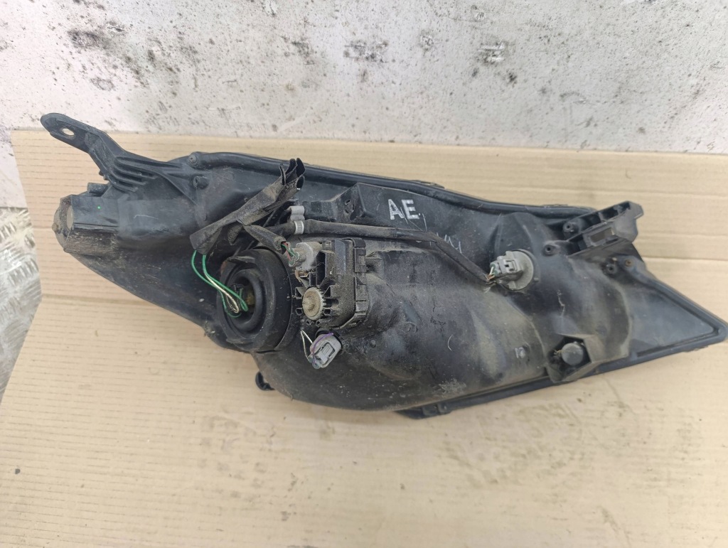 Лампа передняя левая toyota yaris iii 11-15 Недорого