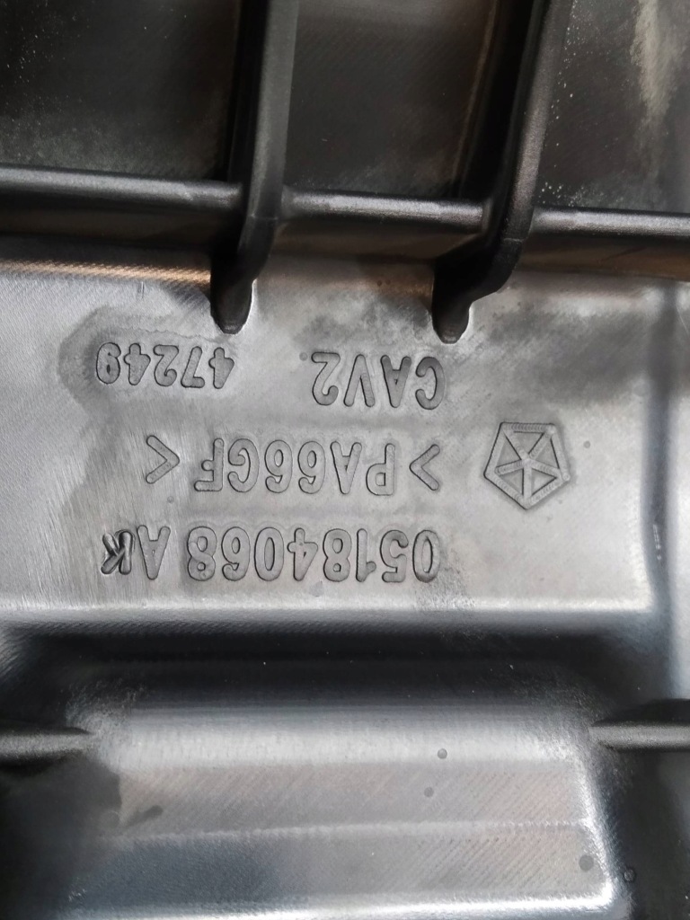 Кришка клапанів 05184068ak 3.2 pentastar jeep cherokee v 2014- Київ