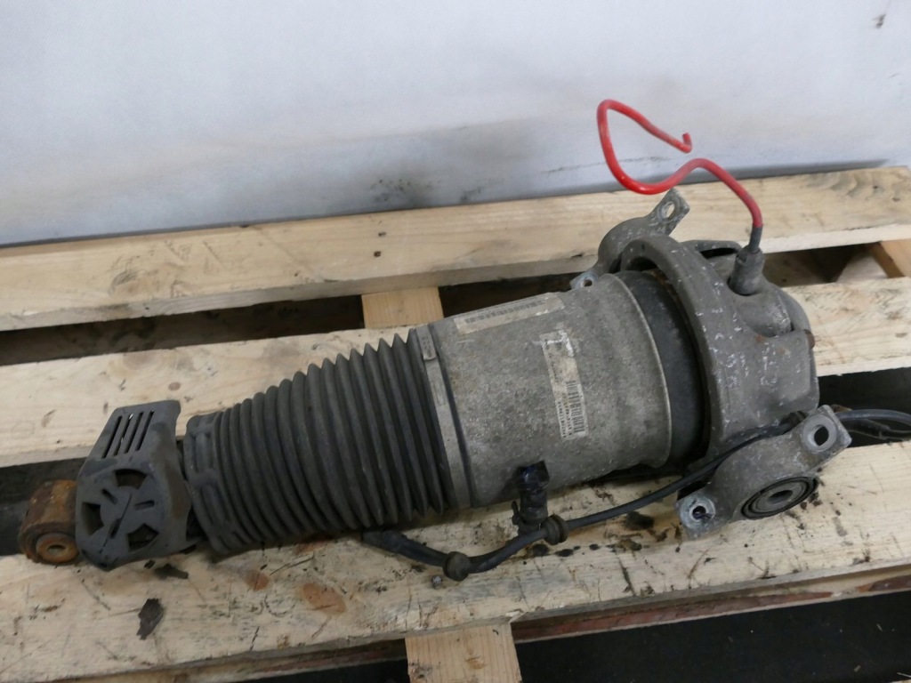 фото №1, Porsche cayenne 9p амортизатор подушка пневмоподушка l.t