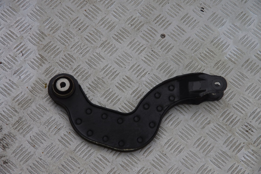 фото №1, Рычаг r l задний mercedes cla ii x118 w118 c118